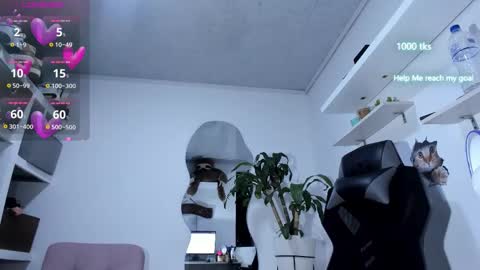 Snapshot of emily_palmeer chatting on 10-06-25, 10:23 emily_palmeer online show from 10-06-25, 10:23