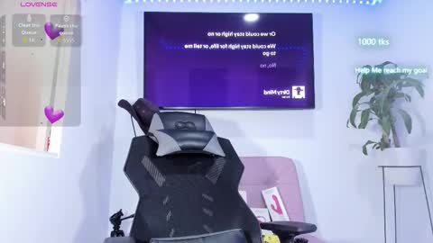 Snapshot of emily_palmeer chatting on 10-13-25, 11:54 emily_palmeer online show from 10-13-25, 11:54