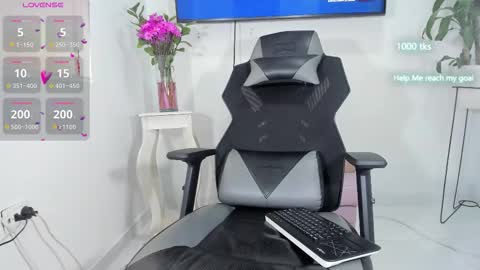 Snapshot of emily_palmeer chatting on 10-15-25, 12:49 emily_palmeer online show from 10-15-25, 12:49