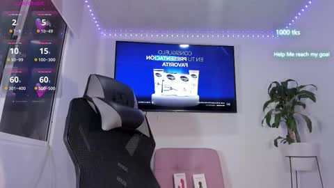 Snapshot of emily_palmeer chatting on 10-25-25, 09:28 emily_palmeer online show from 10-25-25, 09:28