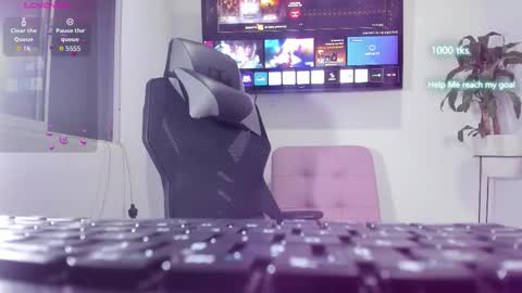 Snapshot of emily_palmeer chatting on 10-30-25, 10:16 emily_palmeer online show from 10-30-25, 10:16