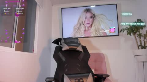 Snapshot of emily_palmeer chatting on 11-10-25, 10:47 emily_palmeer online show from 11-10-25, 10:47