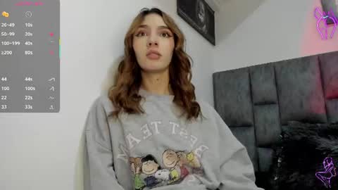Snapshot of emily_pons chatting on 06-21-26, 12:13 Emi online show from 06-21-26, 12:13