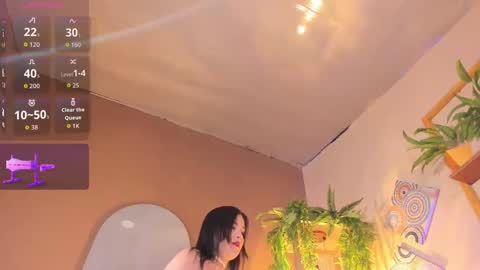 Snapshot of emily_reynaa chatting on 10-11-25, 10:19 EMILY online show from 10-11-25, 10:19