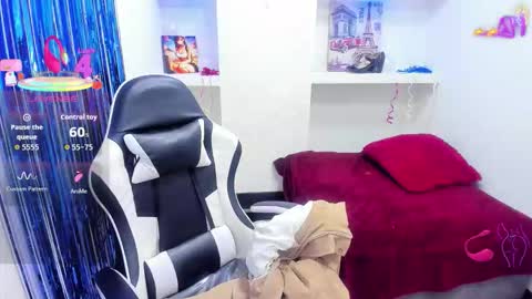 Snapshot of emily_rosse04 chatting on 03-21-26, 12:21 online show from 03-21-26, 12:21