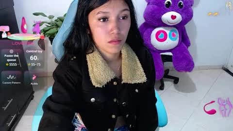 Snapshot of emily_rosse04 chatting on 04-02-26, 03:04 online show from 04-02-26, 03:04