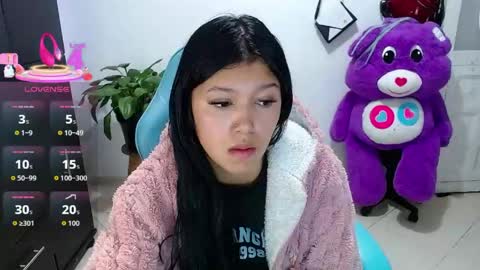 Snapshot of emily_rosse04 chatting on 04-17-26, 11:24 online show from 04-17-26, 11:24