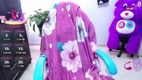 Snapshot of emily_rosse04 chatting on 04-20-26, 12:30 online show from 04-20-26, 12:30