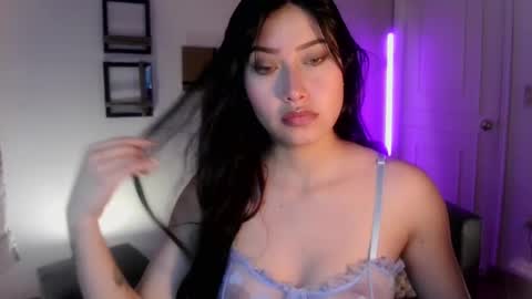 Snapshot of emily_swan_04 chatting on 02-15-25, 02:15 Emily Swan online show from 02-15-25, 02:15