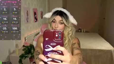 Snapshot of emily_tyler19 chatting on 06-20-26, 08:06 Emily online show from 06-20-26, 08:06