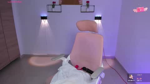 Snapshot of emily_villamil_ chatting on 10-14-25, 08:42 Emi online show from 10-14-25, 08:42