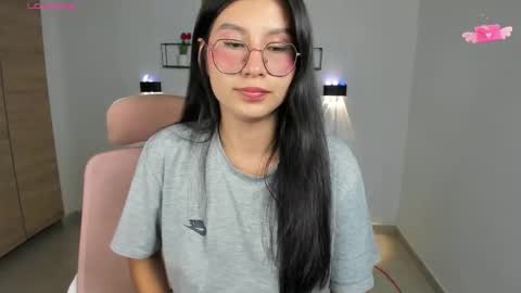 Snapshot of emily_villamil_ chatting on 11-25-25, 09:59 Emi online show from 11-25-25, 09:59