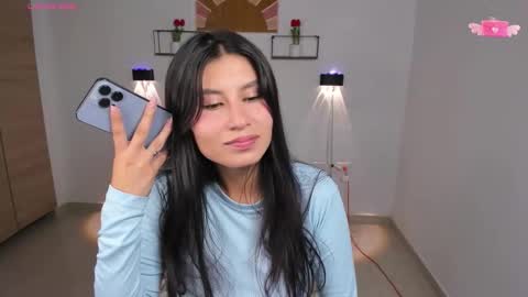 Snapshot of emily_villamil_ chatting on 12-01-25, 09:53 Emi online show from 12-01-25, 09:53