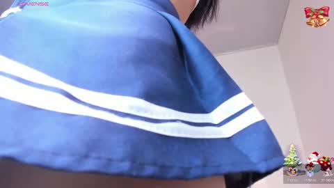 Snapshot of emily_villamil_ chatting on 12-14-25, 05:29 Emi online show from 12-14-25, 05:29