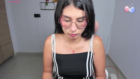 Snapshot of emily_villamil_ chatting on 03-10-26, 09:20 Emi online show from 03-10-26, 09:20