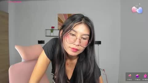 Snapshot of emily_villamil_ chatting on 03-25-26, 10:16 Emi online show from 03-25-26, 10:16