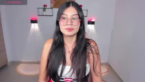 Snapshot of emily_villamil_ chatting on 03-26-26, 08:58 Emi online show from 03-26-26, 08:58