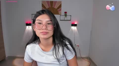 Snapshot of emily_villamil_ chatting on 04-13-26, 10:15 Emi online show from 04-13-26, 10:15