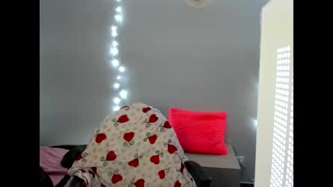 emily_vixen_ online show from 10-25-25, 05:04