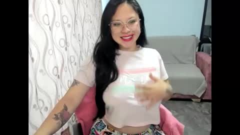 emily_vixen_ online show from 11-25-25, 10:59