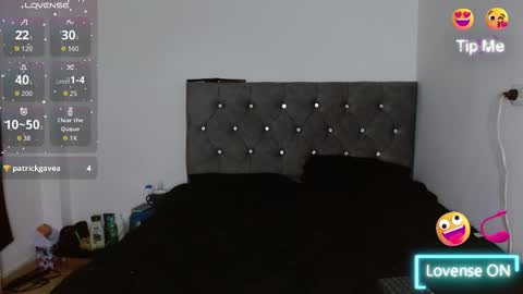 Snapshot of emily_white00 chatting on 10-15-25, 06:02 emily online show from 10-15-25, 06:02