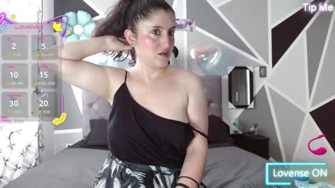Snapshot of emily_white00 chatting on 04-04-26, 07:22 emily online show from 04-04-26, 07:22