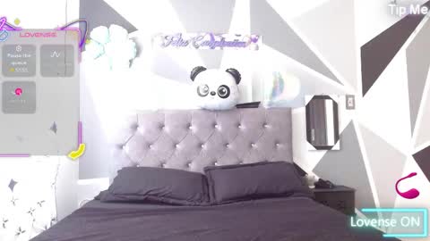 Snapshot of emily_white00 chatting on 05-14-26, 04:58 emily online show from 05-14-26, 04:58