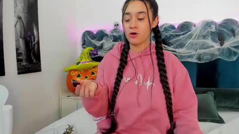 Snapshot of emilyandmarco_ chatting on 10-24-25, 11:34 Emilyyy online show from 10-24-25, 11:34