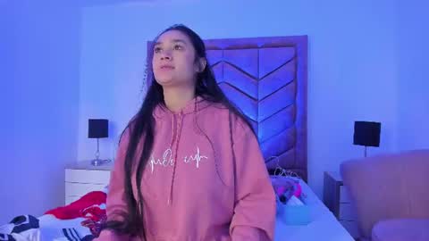 Snapshot of emilyandmarco_ chatting on 06-19-26, 02:10 Emilyyy online show from 06-19-26, 02:10