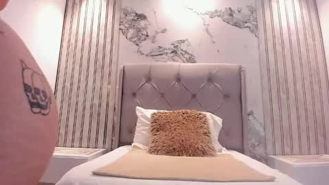  E M Y L Y  online show from 04-14-26, 12:44