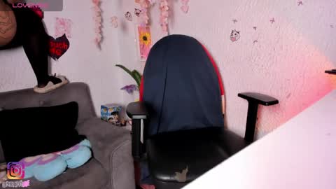 Snapshot of emilycollei chatting on 05-24-26, 02:38 Emily online show from 05-24-26, 02:38
