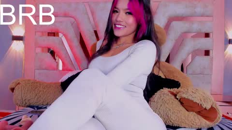 Snapshot of emilycristal chatting on 02-13-25, 08:55 Emily online show from 02-13-25, 08:55
