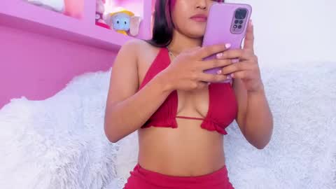 Snapshot of emilycristal chatting on 03-08-25, 02:12 Emily online show from 03-08-25, 02:12