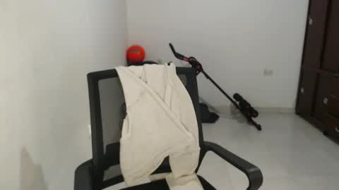 Snapshot of emilycute_18 chatting on 03-11-25, 07:14 emily online show from 03-11-25, 07:14