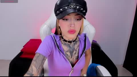 Snapshot of emilydaft chatting on 06-26-26, 09:08 fari online show from 06-26-26, 09:08
