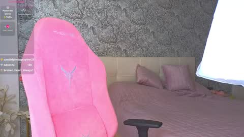 emilydancee online show from 12-20-24, 08:06