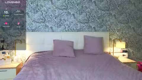 Snapshot of emilydancee chatting on 05-22-26, 05:14 emilydancee online show from 05-22-26, 05:14