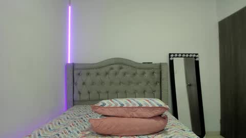 Snapshot of emilydauz chatting on 01-04-25, 11:06 Camila online show from 01-04-25, 11:06