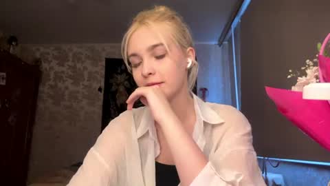 Snapshot of emilydelsol chatting on 07-06-26, 11:18 Anetta Anna online show from 07-06-26, 11:18