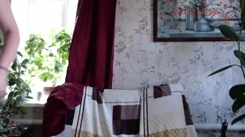 Snapshot of emilydoth chatting on 07-17-26, 04:52 EmilyDoth online show from 07-17-26, 04:52