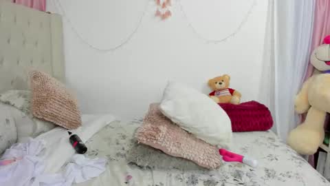 Snapshot of emilyharrix chatting on 02-17-25, 12:54 Emily online show from 02-17-25, 12:54
