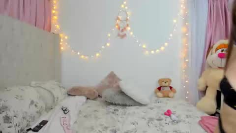 Snapshot of emilyharrix chatting on 02-23-25, 12:08 Emily online show from 02-23-25, 12:08