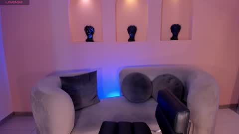 Snapshot of emilyjohnsonx chatting on 10-21-25, 04:13 Emily online show from 10-21-25, 04:13