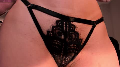 Snapshot of emilyjohnsonx chatting on 11-18-25, 02:50 Emily online show from 11-18-25, 02:50