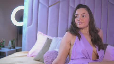 Snapshot of emilyjuarez chatting on 12-22-24, 08:16 Emily online show from 12-22-24, 08:16