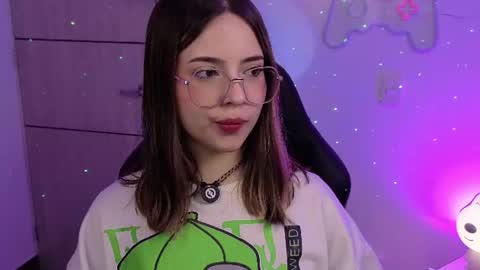 Snapshot of emilykarterr chatting on 06-23-26, 02:48 VALEEEN online show from 06-23-26, 02:48