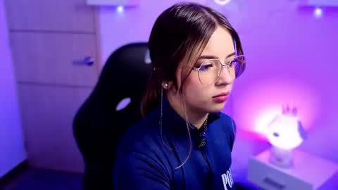 Snapshot of emilykarterr chatting on 06-26-26, 03:38 VALEEEN online show from 06-26-26, 03:38