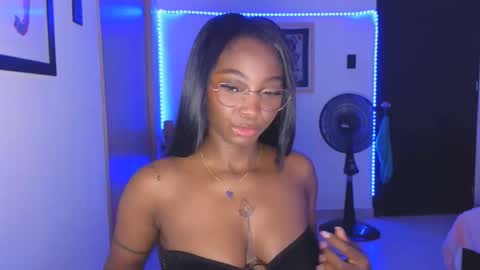 Snapshot of emilykissx chatting on 11-04-25, 03:33 Emily Kissx online show from 11-04-25, 03:33