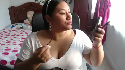 Snapshot of emilylove14 chatting on 12-29-24, 04:40 Emily Cortez online show from 12-29-24, 04:40