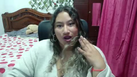 Snapshot of emilylove14 chatting on 01-04-25, 03:18 Emily Cortez online show from 01-04-25, 03:18